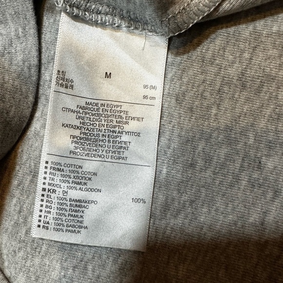 GAP Girl’s Gray Crewneck Long Sleeve Tee Shirt Size Medium - Picture 8 of 8